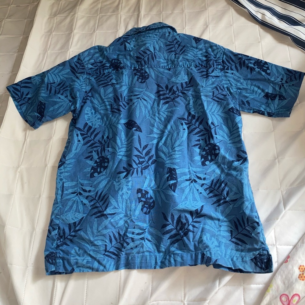 Button down - Picture 2 of 3